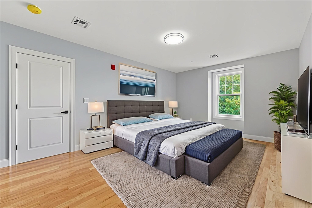 585 Washington St model 1