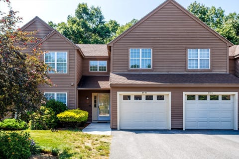 Photo of 511 Ridgefield Cir #511B, Clinton, MA 01510 (MLS # 73556801)