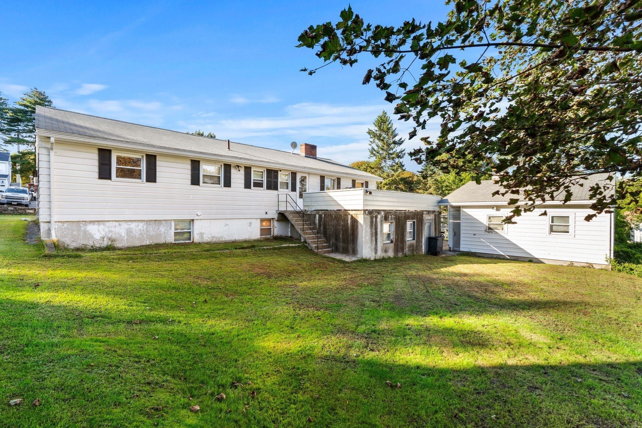 25 Belli Ave, Fitchburg MA 01420