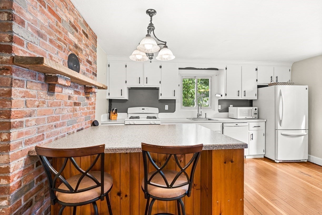 8 Moore Road, Westford, MA Photo #9