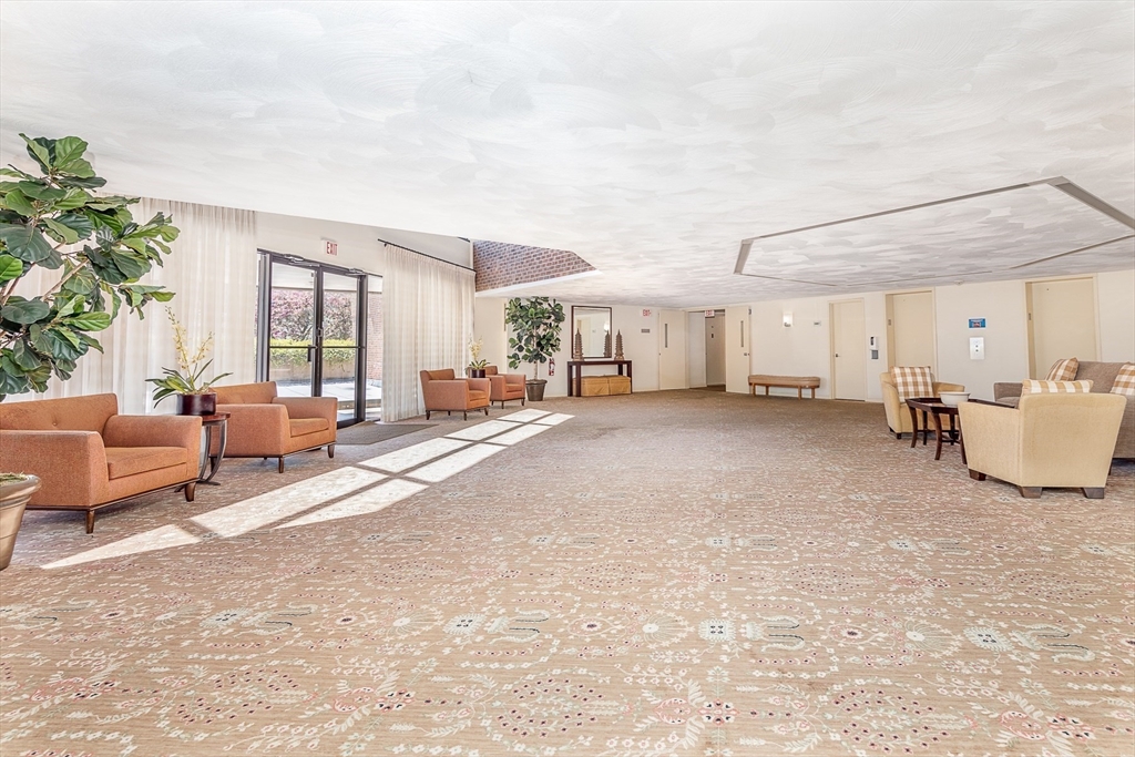 402 Paradise Rd 2E