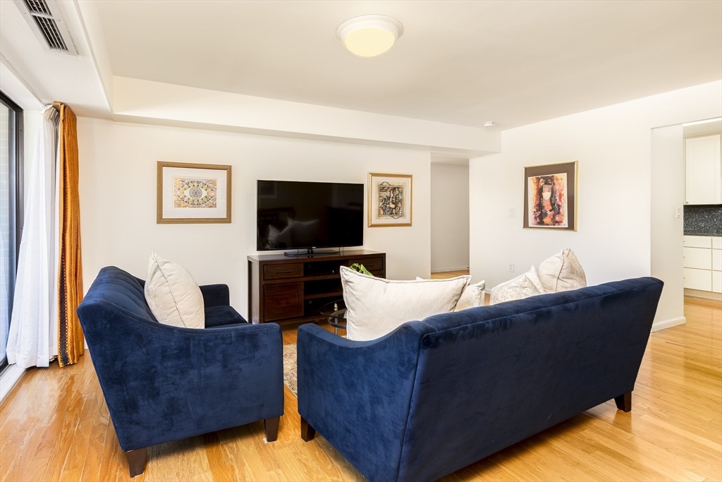 402 Paradise Rd 2E