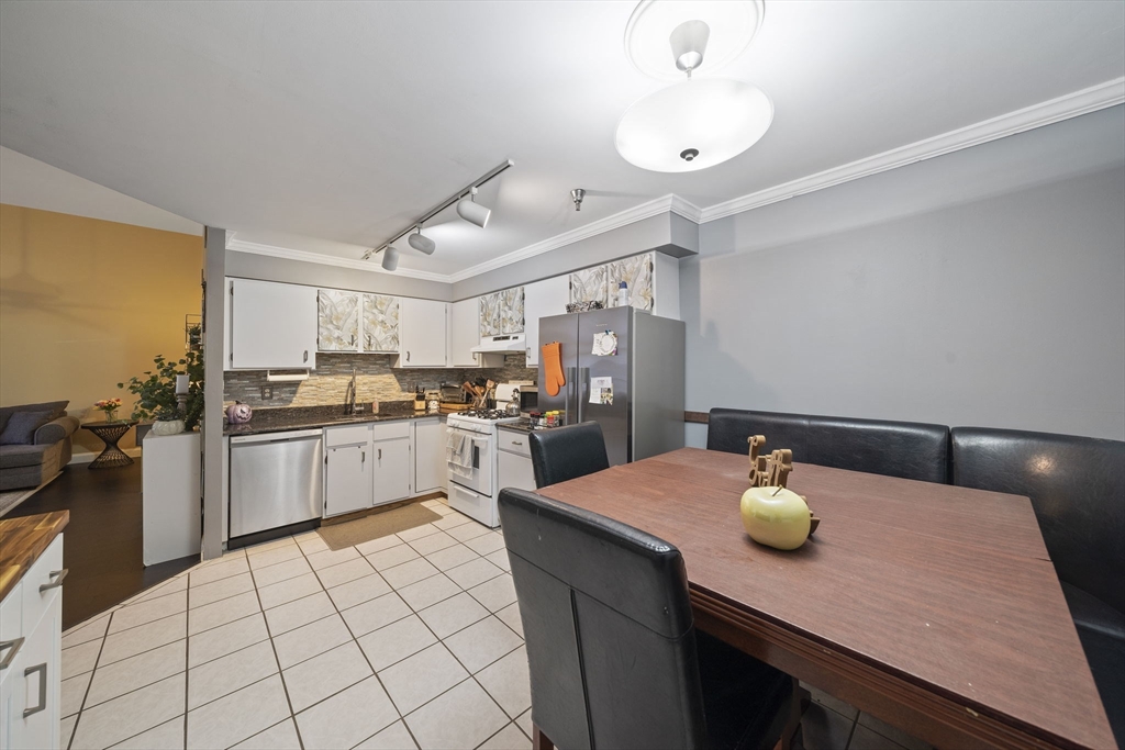 171 O'grady St. 18 aka 206