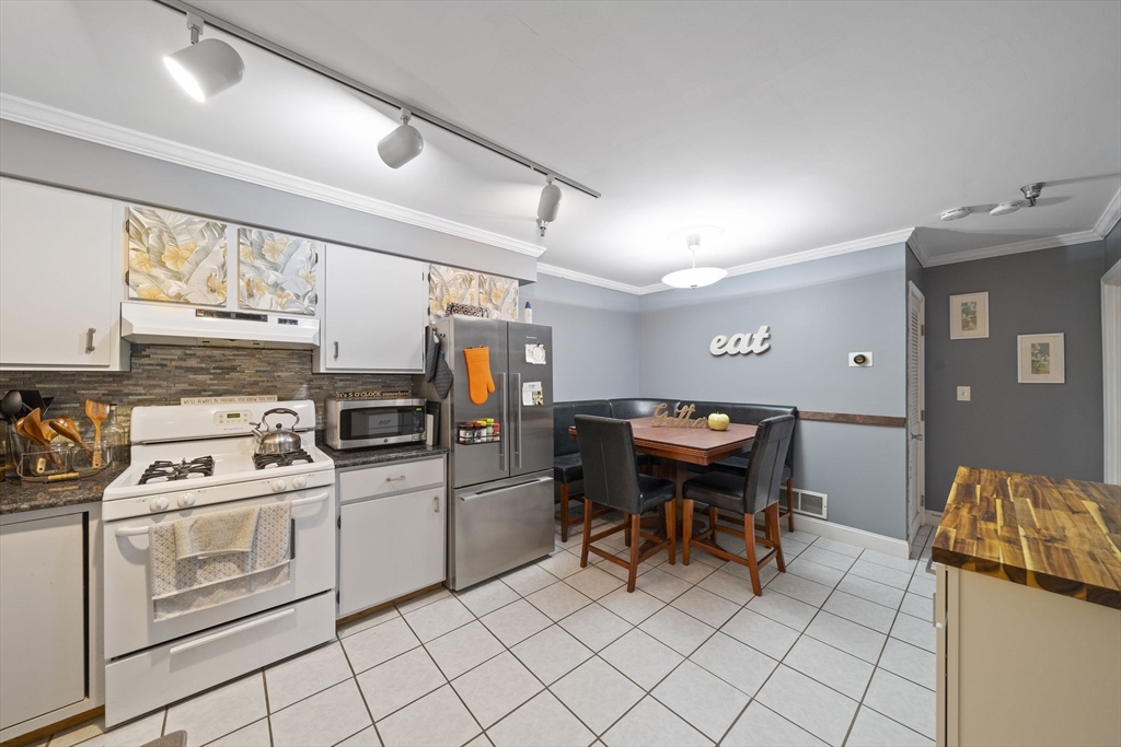 171 O'grady St. 18 aka 206