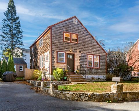 Photo of 39 Central St, Middleton, MA 01949 (MLS # 73448793) Photo of 39 Central St, Middleton, MA 01949 (MLS # 73448793)