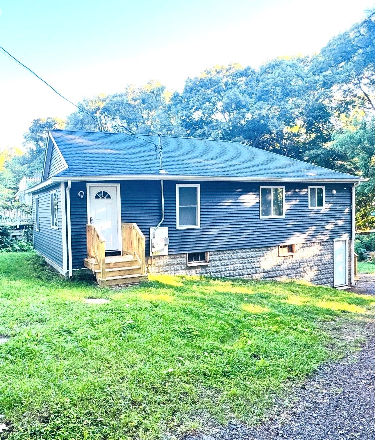 8 Robertson Dr