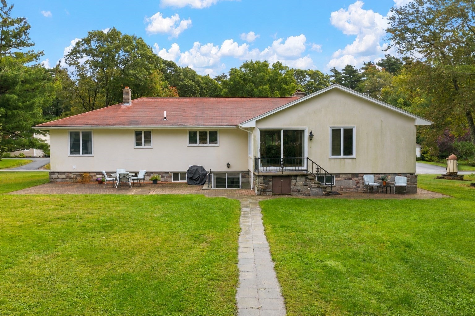 15 Madison Ct, Westport, MA, 15 Madison Ct, Westport, MA Photo #3