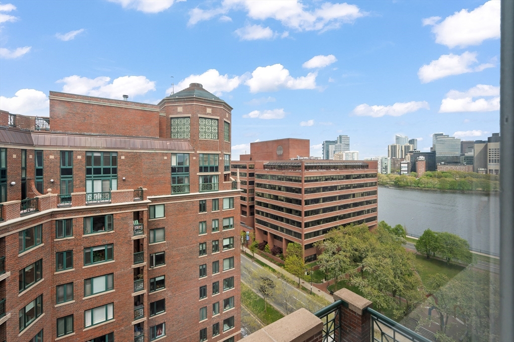 10 Rogers St #PH19, Cambridge, MA Photo #30