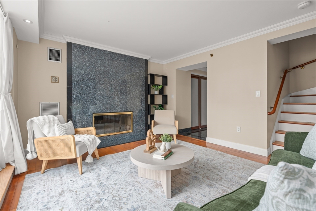 10 Rogers St PH19