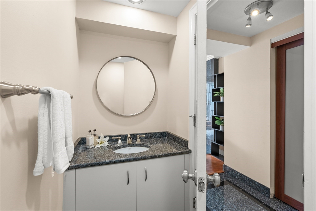 10 Rogers St #PH19, Cambridge, MA Photo #13