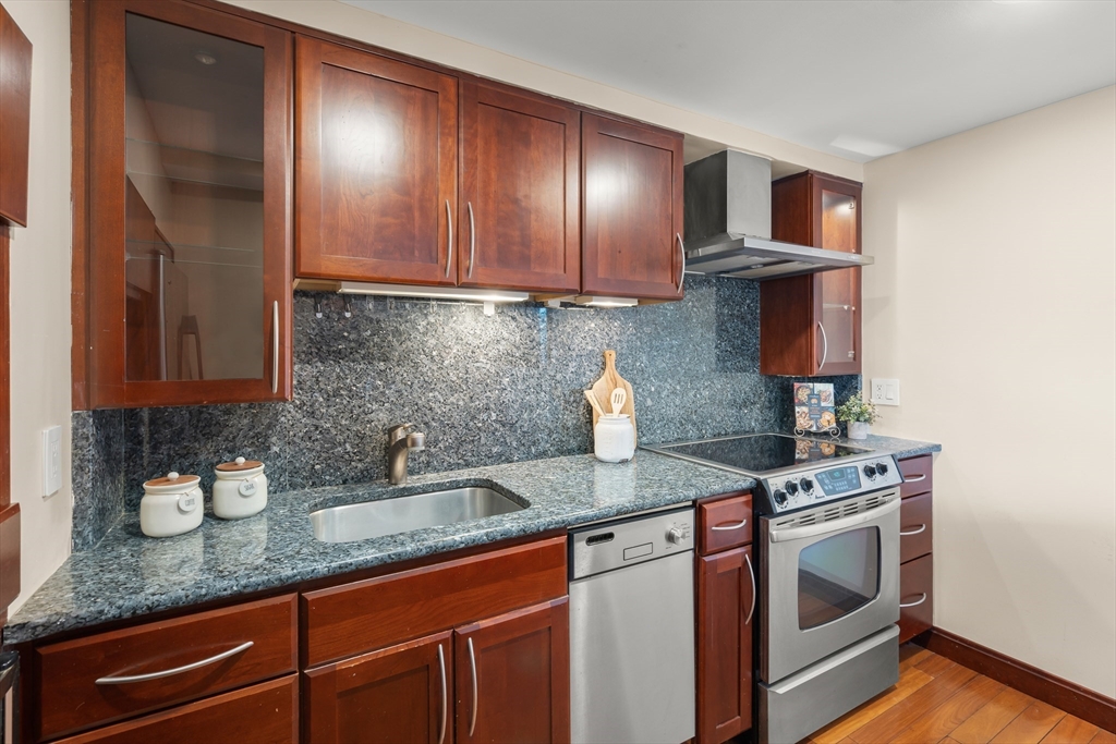 10 Rogers St #PH19, Cambridge, MA Photo #12