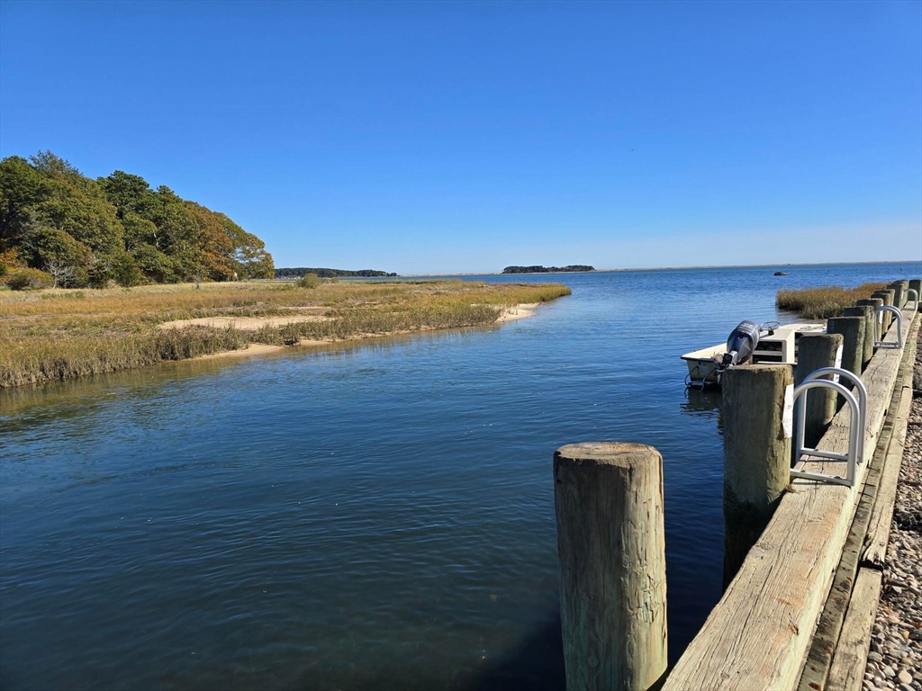 8 Monomoy Ln