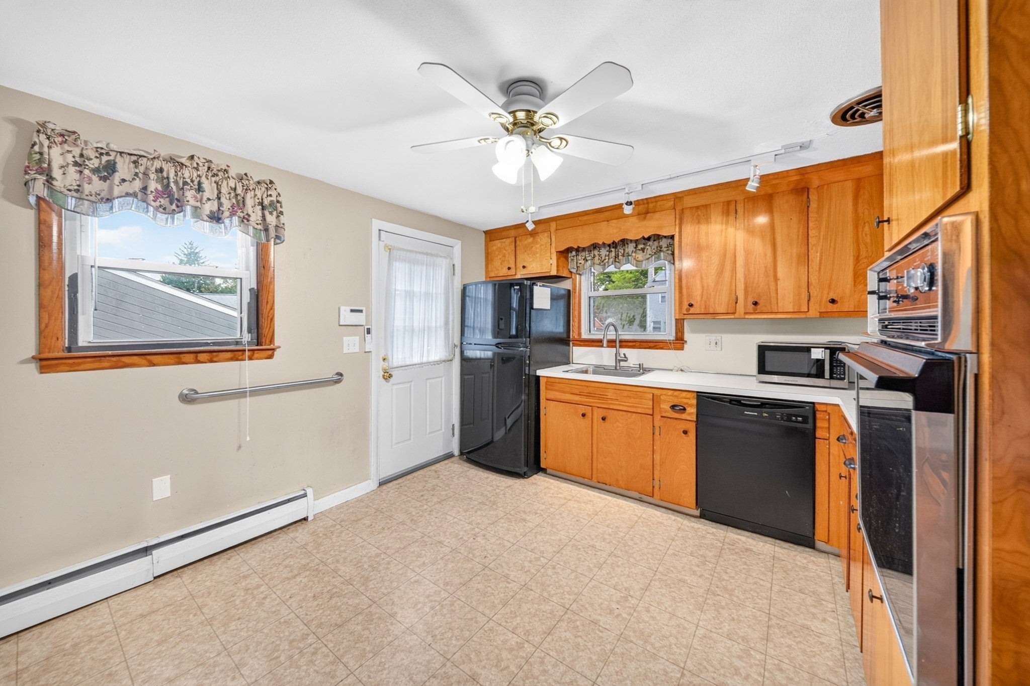33 Fairchild Ave, Saugus, MA Photo #9