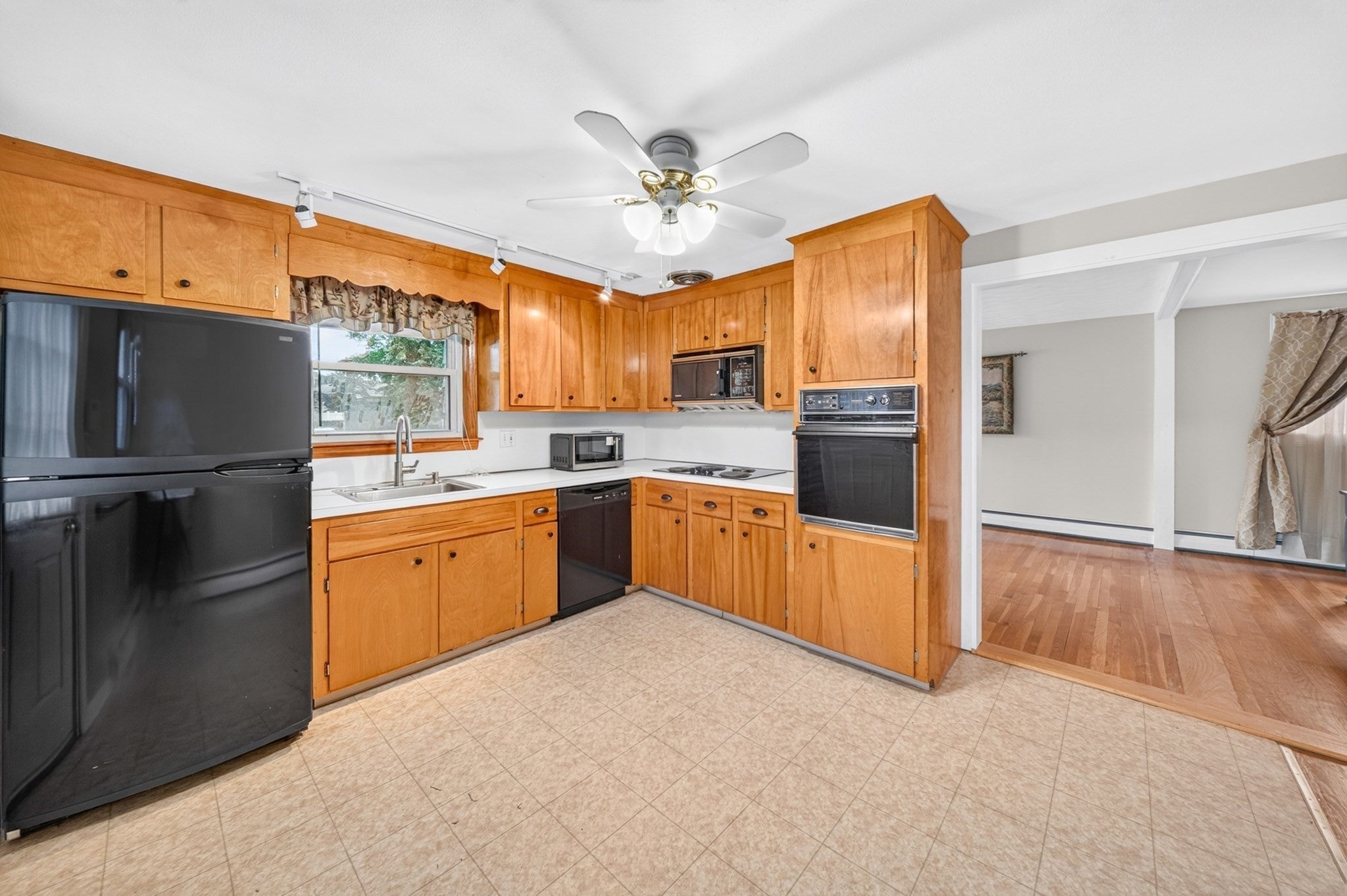33 Fairchild Ave, Saugus, MA Photo #10
