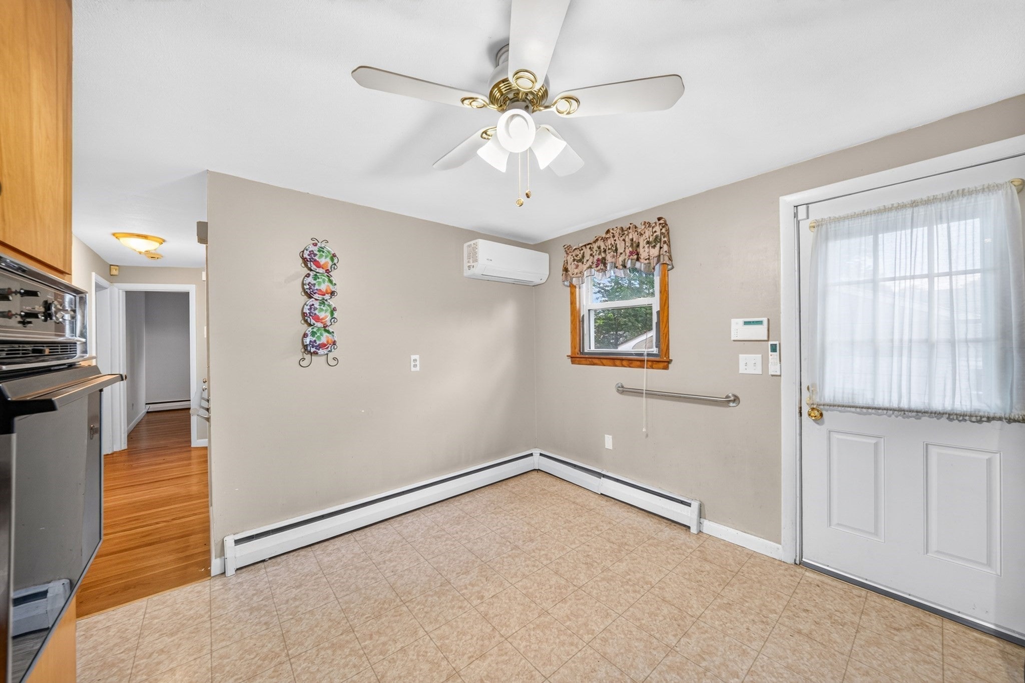 33 Fairchild Ave, Saugus, MA Photo #13