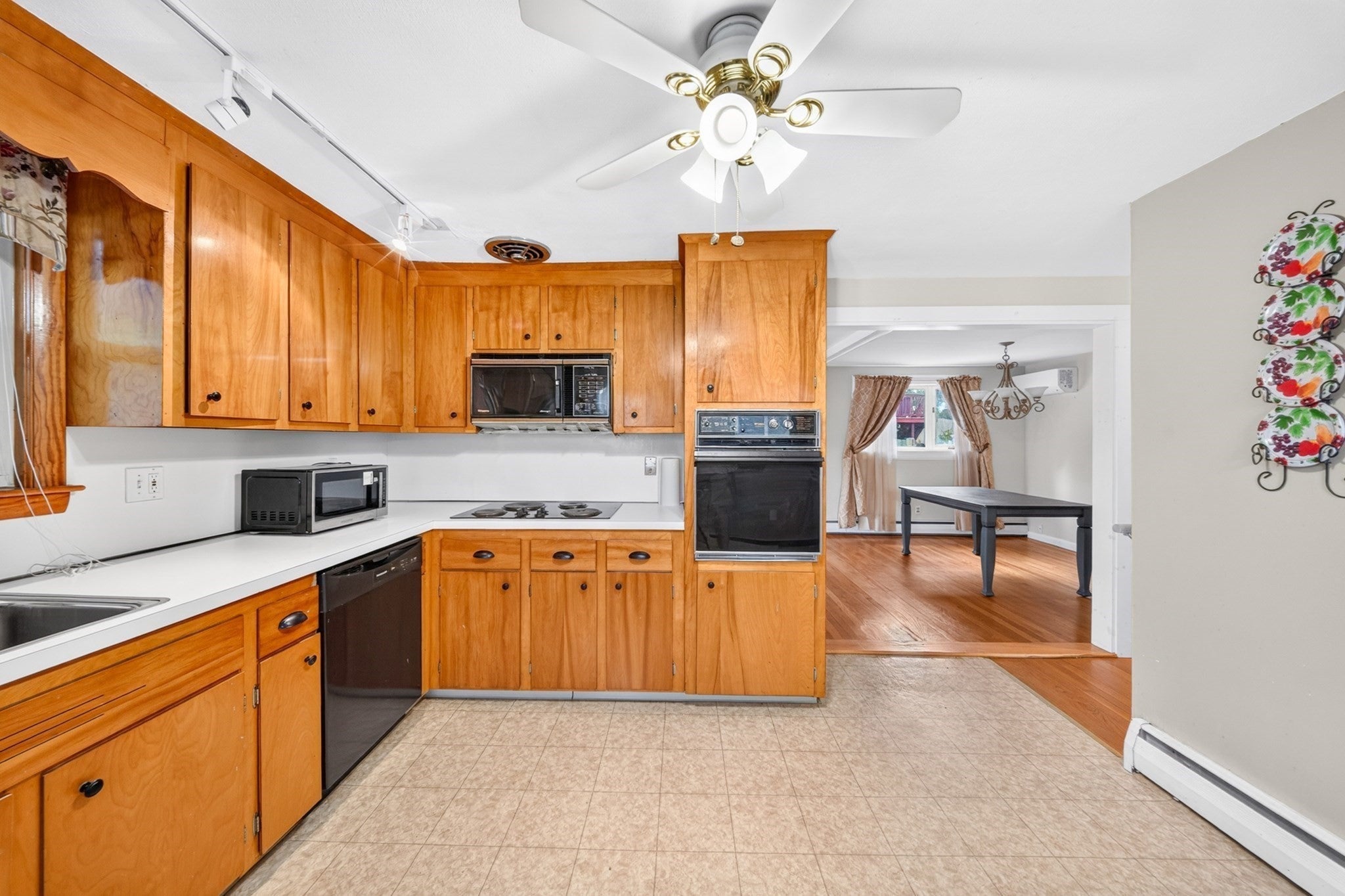 33 Fairchild Ave, Saugus, MA Photo #11