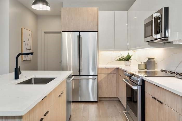 85 Myrtle St 105