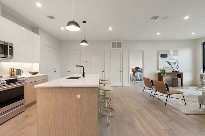 85 Myrtle St 105