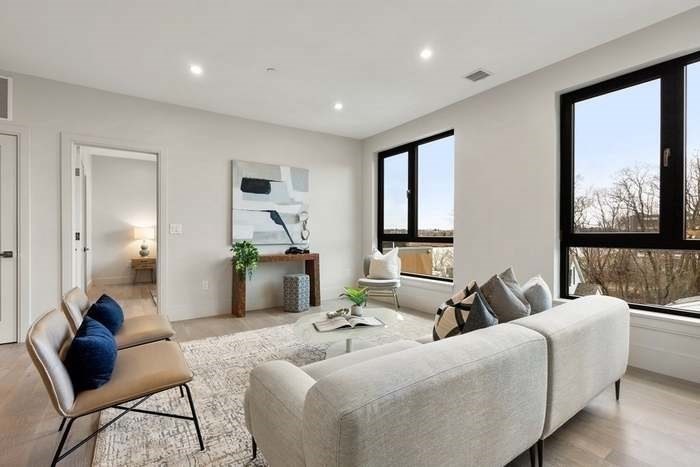 85 Myrtle St 105