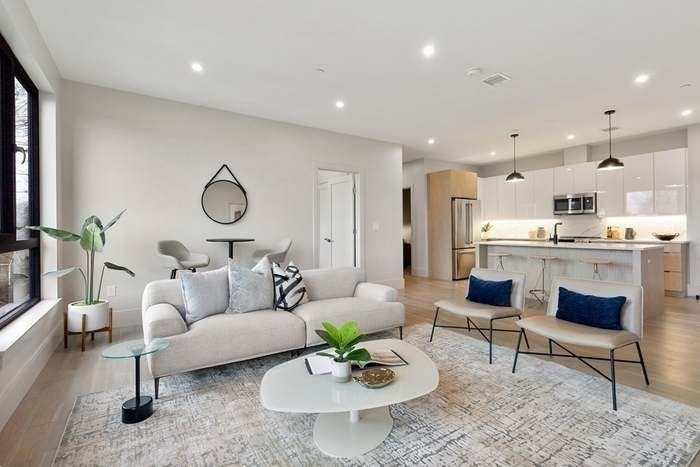 85 Myrtle St 105