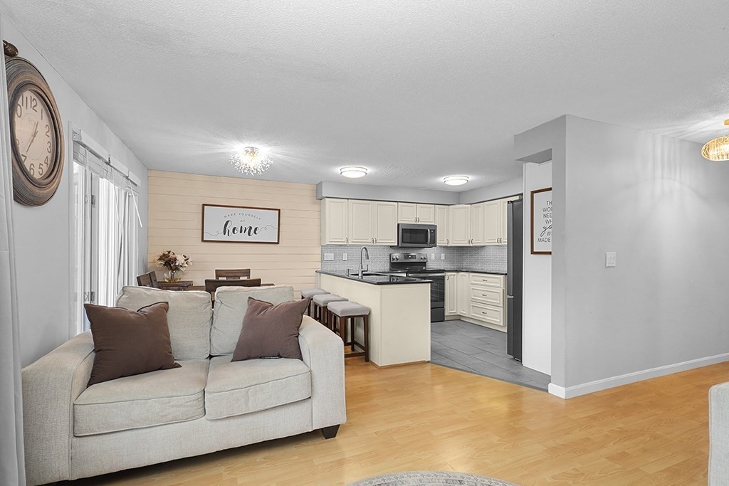 3 Strathmore Shire Dr A