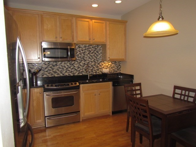 Waltham, Massachusetts 02451, United States, 2 Bedrooms Bedrooms, ,2 BathroomsBathrooms,Residential,Active,197850
