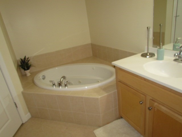 Waltham, Massachusetts 02451, United States, 2 Bedrooms Bedrooms, ,2 BathroomsBathrooms,Residential,Active,197850