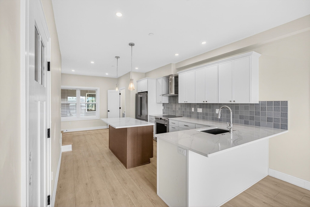 16 Northend Blvd 1