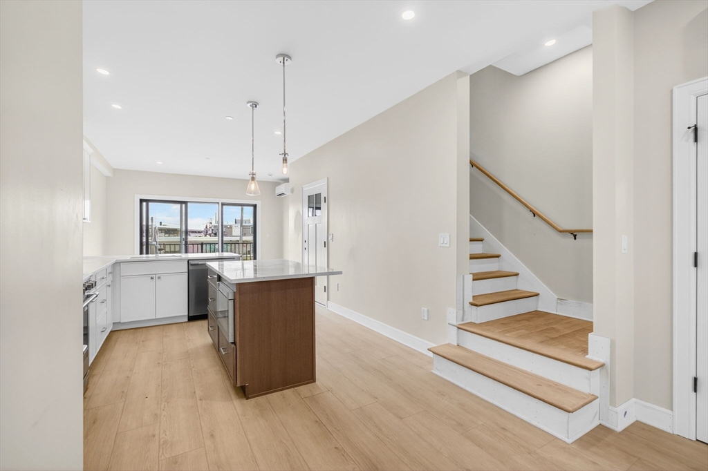16 Northend Blvd 1