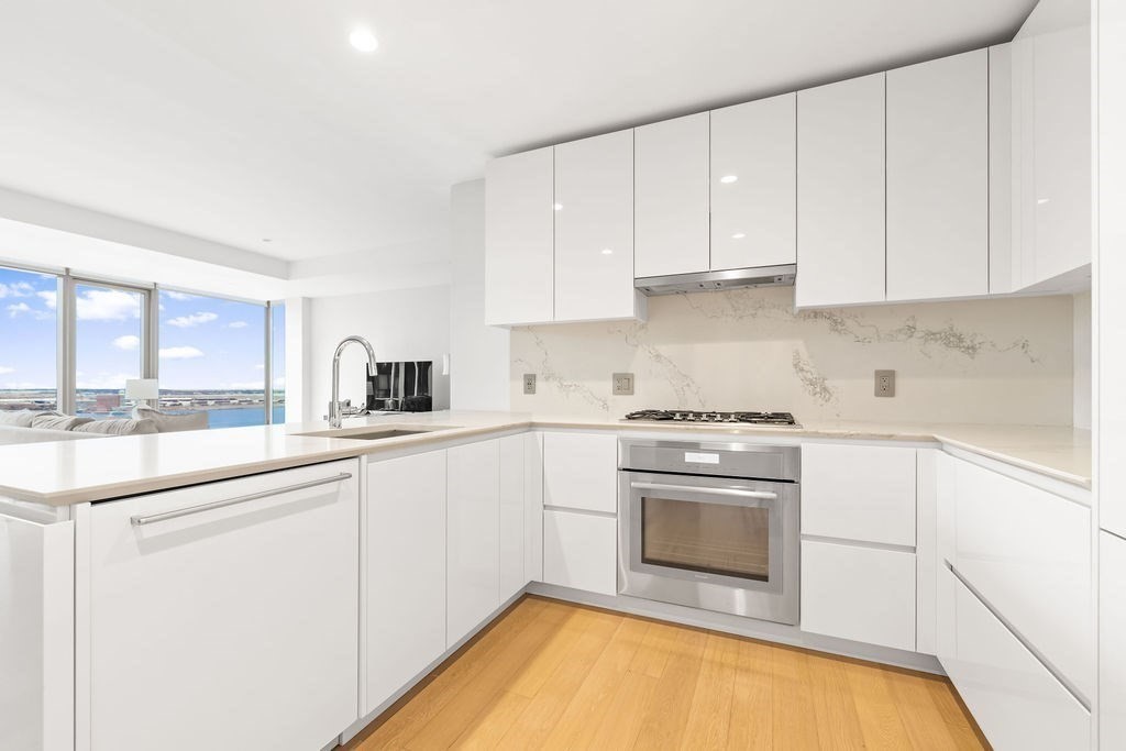 135 Seaport Blvd 2201