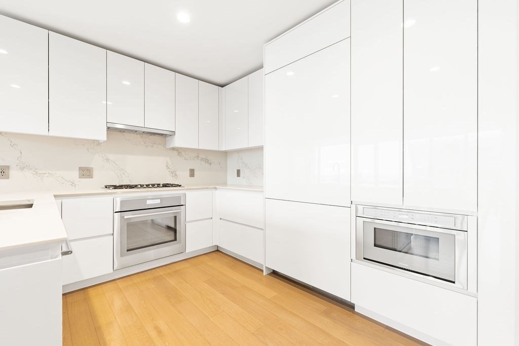 135 Seaport Blvd 2201