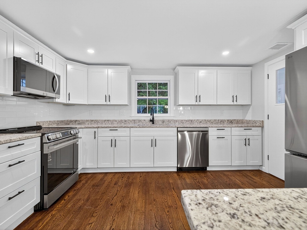 Melrose, Massachusetts 02176, United States, 3 Bedrooms Bedrooms, ,2 BathroomsBathrooms,Residential,Active,227652