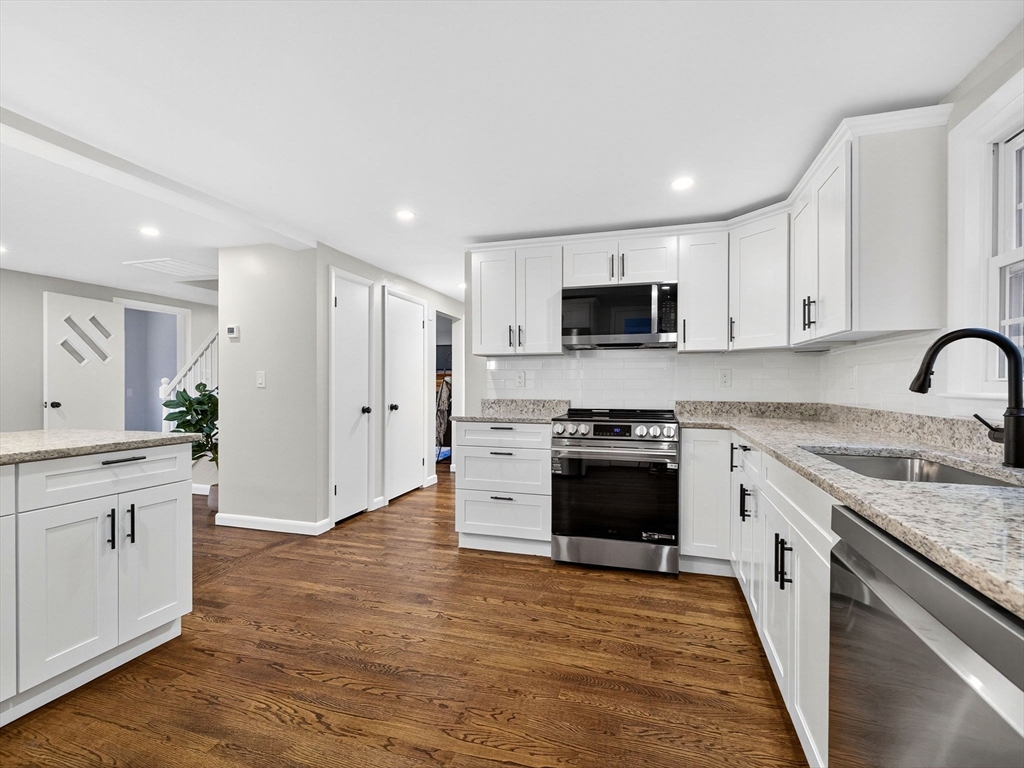 Melrose, Massachusetts 02176, United States, 3 Bedrooms Bedrooms, ,2 BathroomsBathrooms,Residential,Active,227652