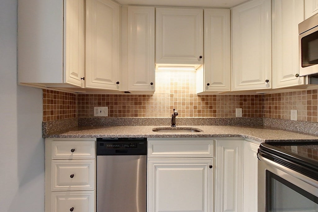 138 Rea St, Lowell, MA, 138 Rea St, Lowell, MA Photo #4