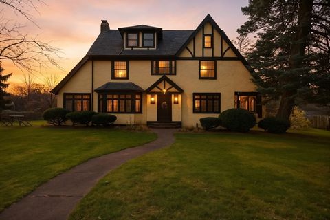 27 Lexington Ave Holyoke MA 01040