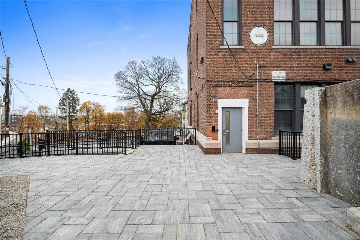 22 Waverly St