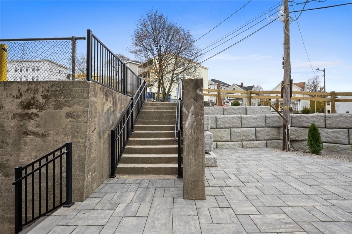 22 Waverly St