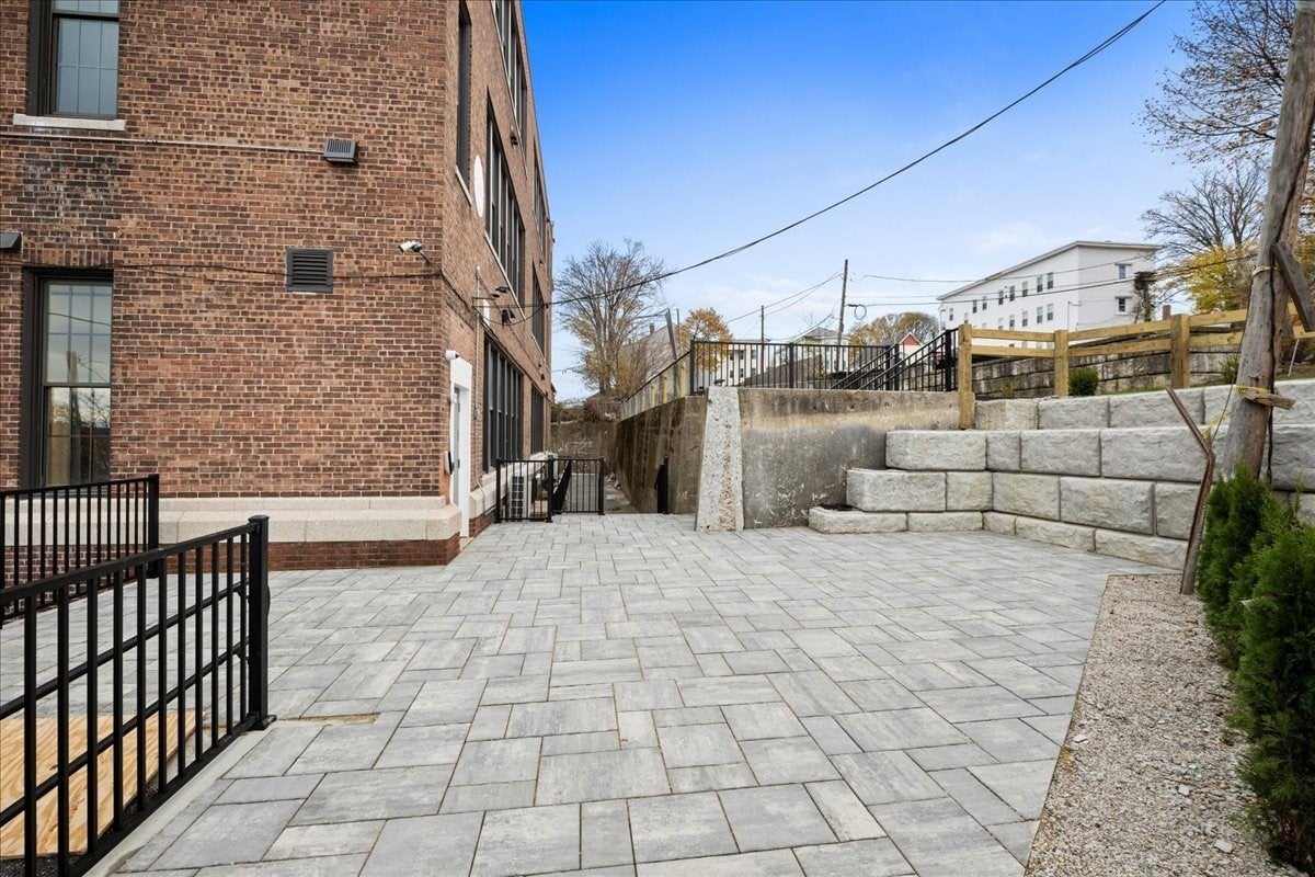 22 Waverly St