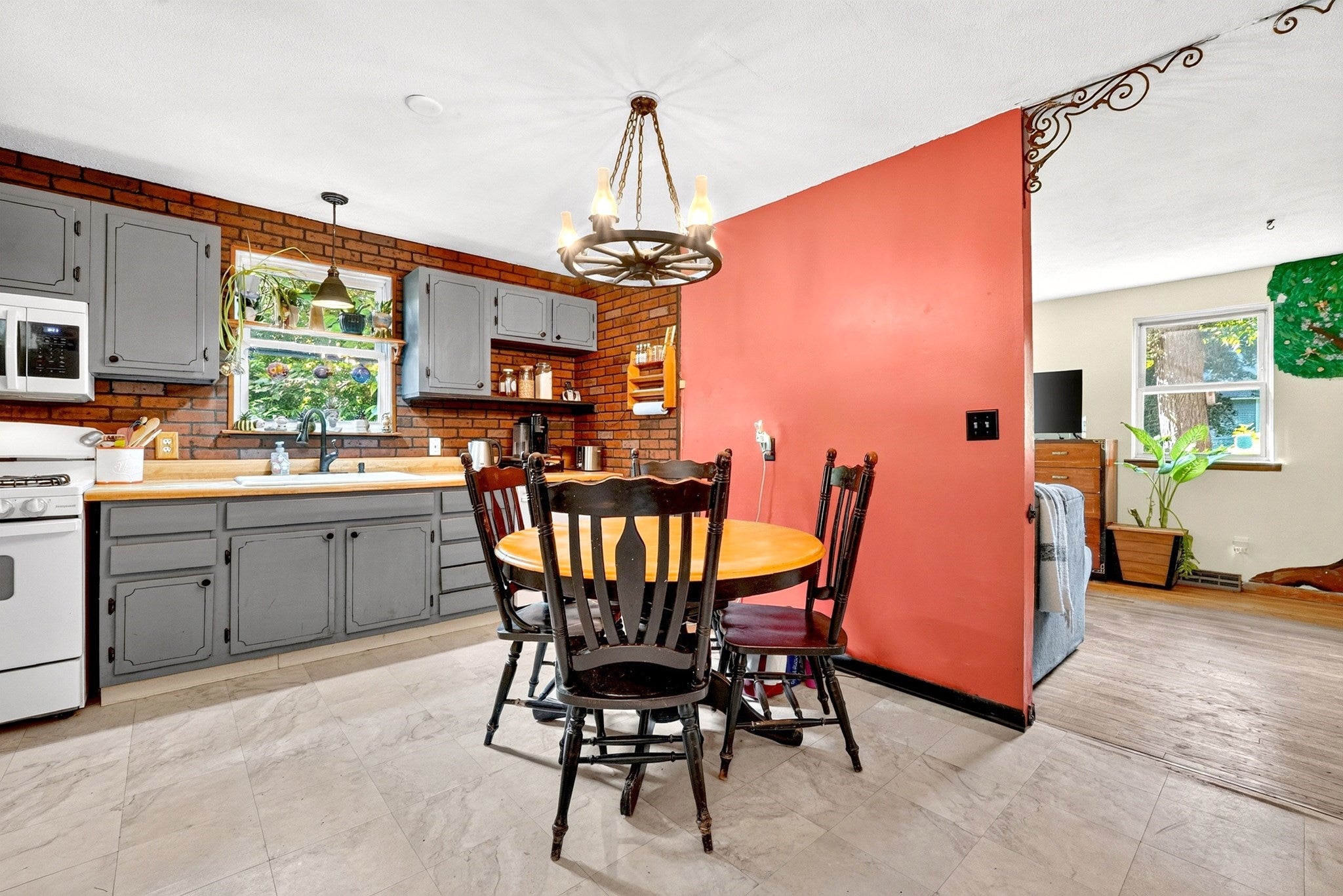 203 Lakeview Ave