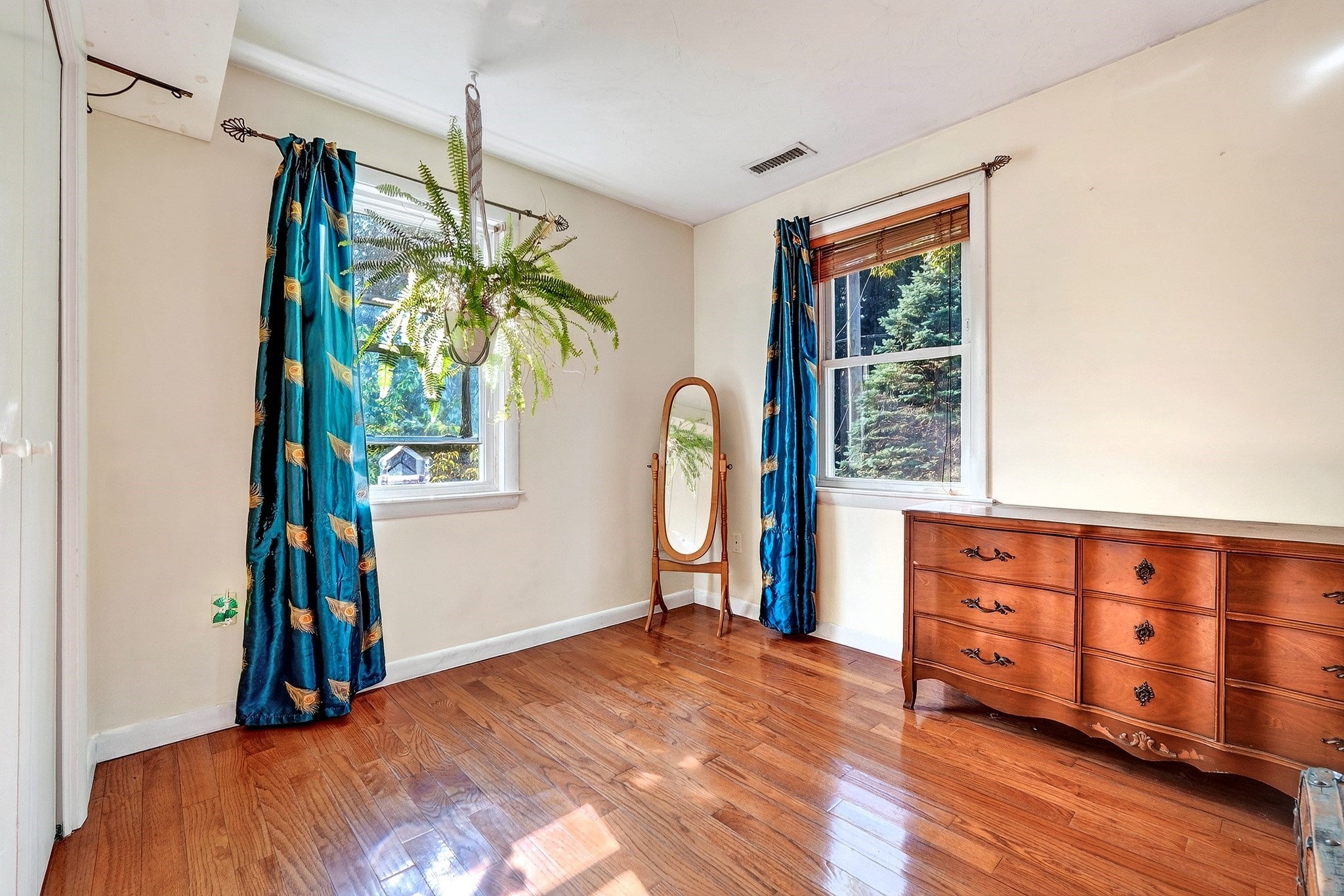 203 Lakeview Ave, Tyngsborough, MA, 203 Lakeview Ave, Tyngsborough, MA Photo #9