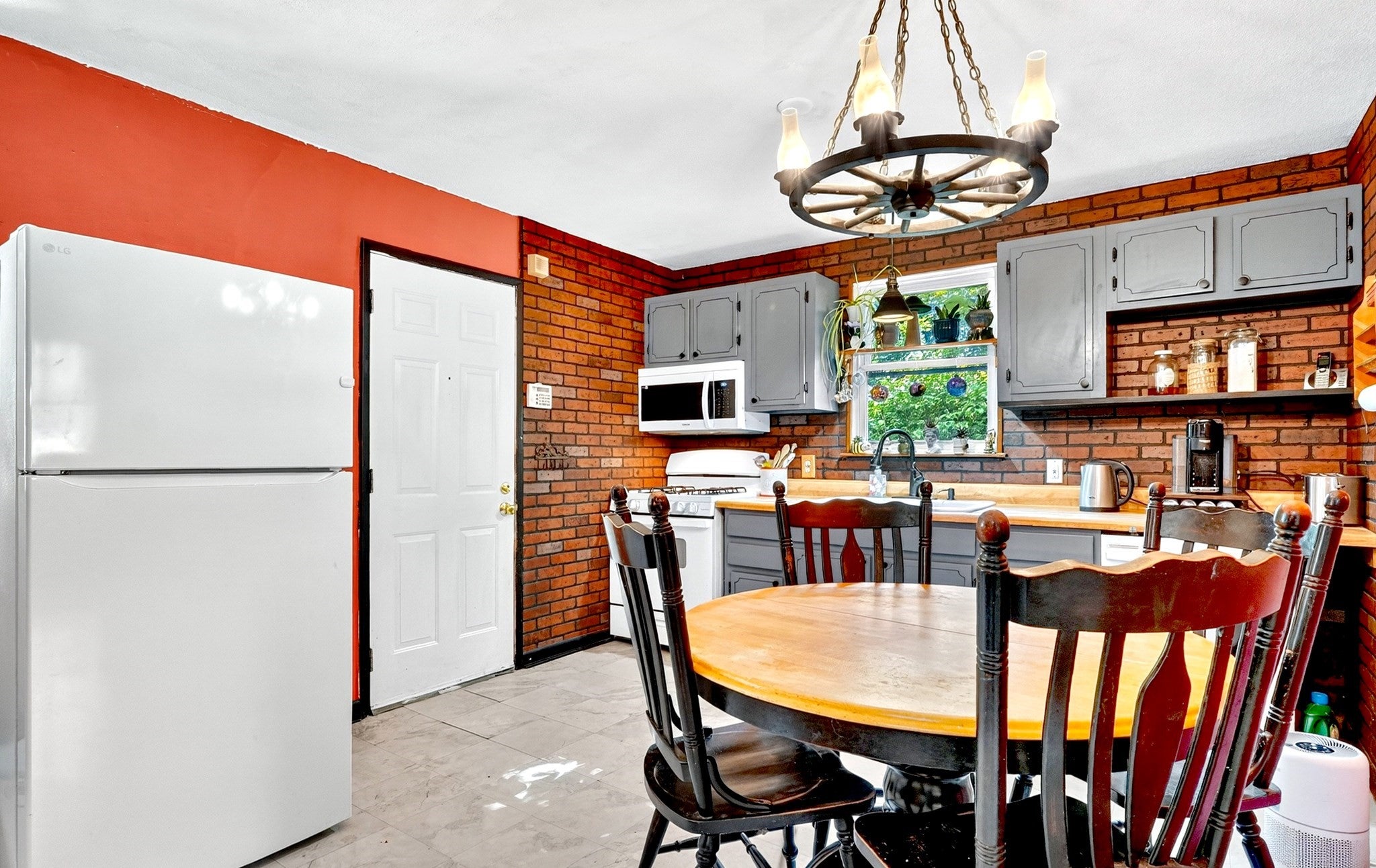 203 Lakeview Ave, Tyngsborough, MA, 203 Lakeview Ave, Tyngsborough, MA Photo #6