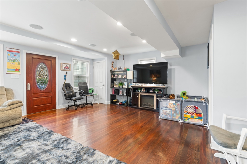 38-1/2 Ellsworth Rd