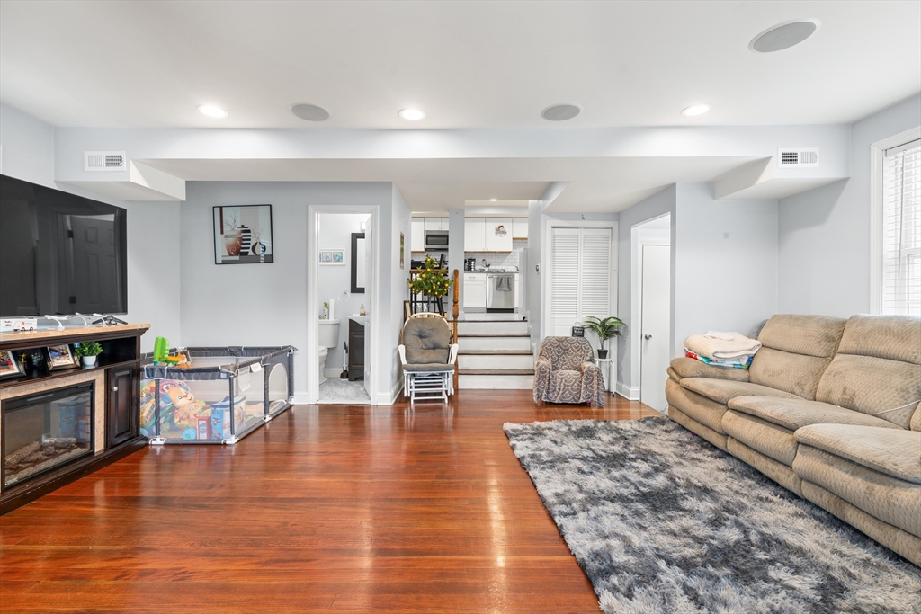 38-1/2 Ellsworth Rd