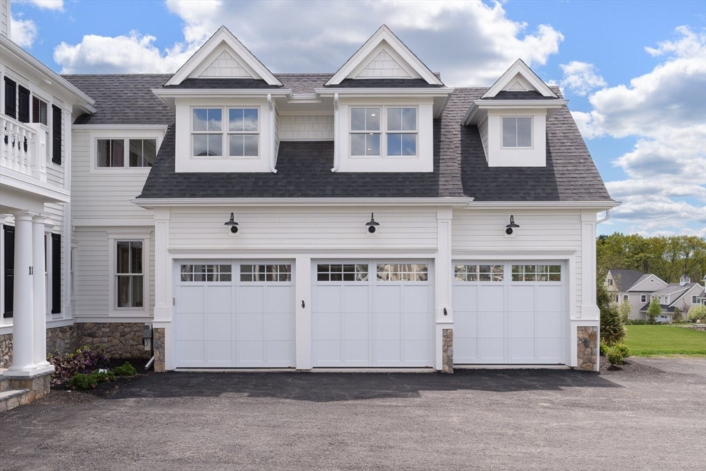 11 Wyndemere Ln.