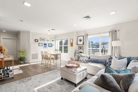 320 Maverick Street 304 Boston MA 02128