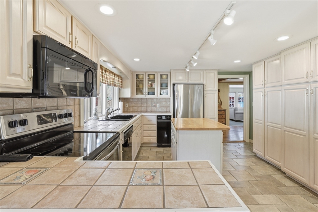 20 Brunnell Avenue, Brookfield, MA Photo #9