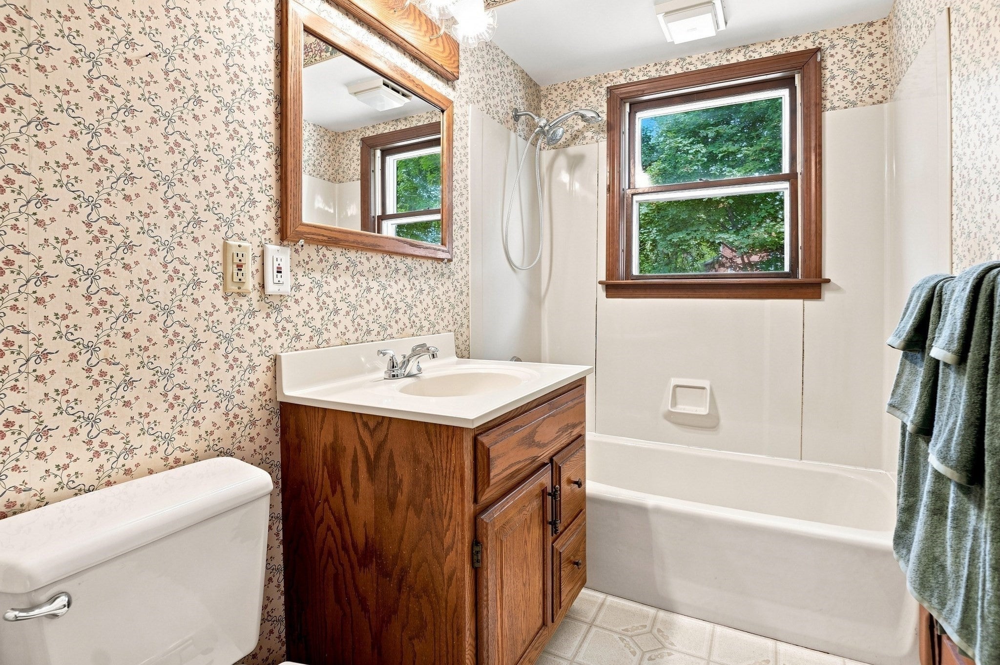 28 Eastern Avenue, Webster, MA Photo #12