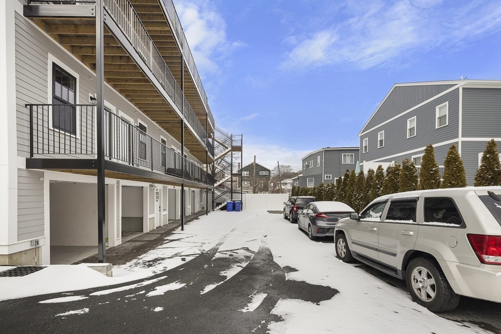 Boston, Massachusetts 02128, United States, 2 Bedrooms Bedrooms, ,2 BathroomsBathrooms,Residential,Pending,10036