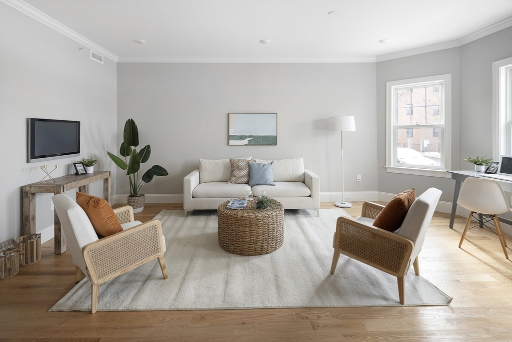 Boston, Massachusetts 02128, United States, 2 Bedrooms Bedrooms, ,2 BathroomsBathrooms,Residential,Pending,10036