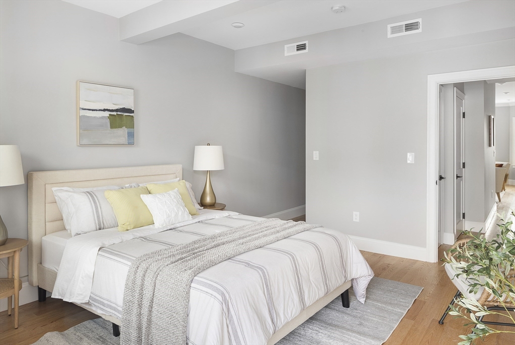 Boston, Massachusetts 02128, United States, 2 Bedrooms Bedrooms, ,2 BathroomsBathrooms,Residential,Pending,10036